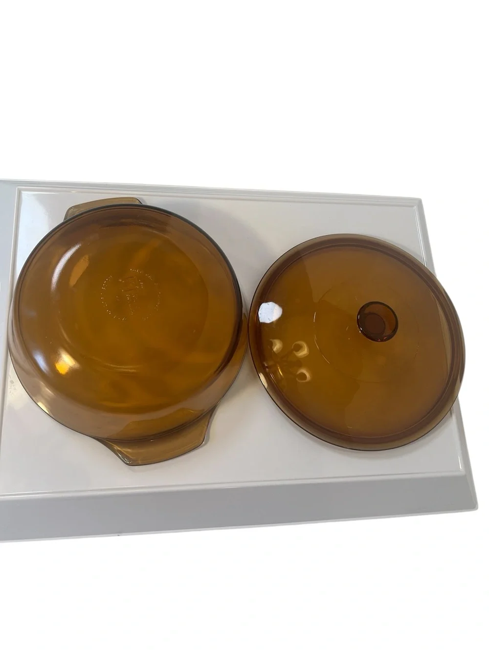 Vintage Anchor Hocking 1.5 Qt Rich Amber Glass Covered Casserole Dish.